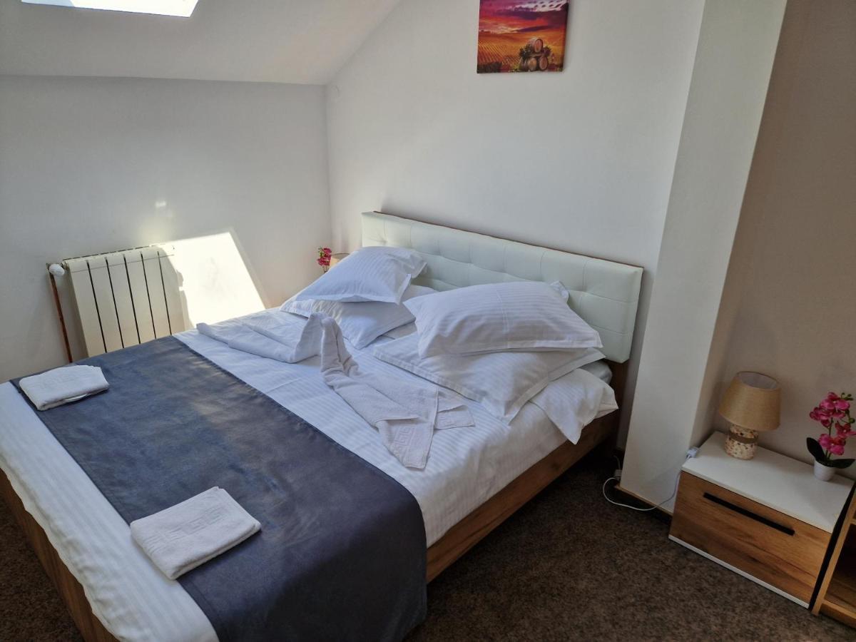 Antik House Aparthotel Cornu de Jos Exterior photo